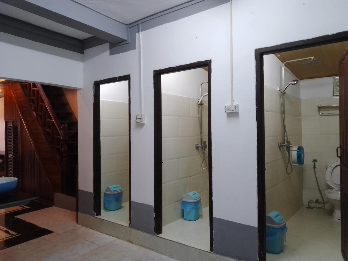 Funny Backpacker Hostel Λουάνγκ Πραμπάνγκ Εξωτερικό φωτογραφία