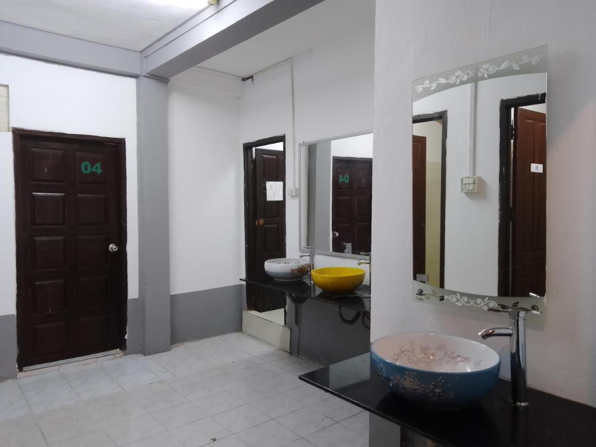 Funny Backpacker Hostel Λουάνγκ Πραμπάνγκ Εξωτερικό φωτογραφία