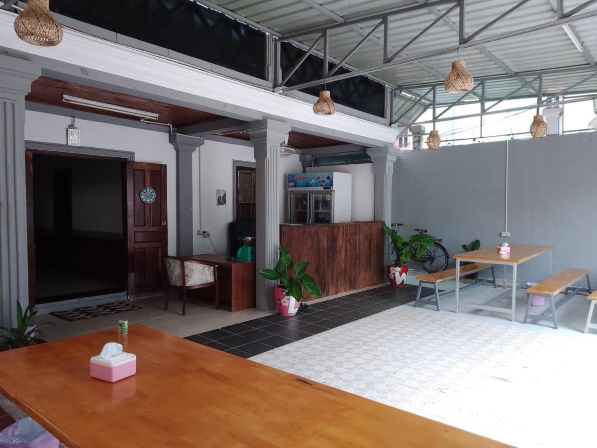 Funny Backpacker Hostel Λουάνγκ Πραμπάνγκ Εξωτερικό φωτογραφία