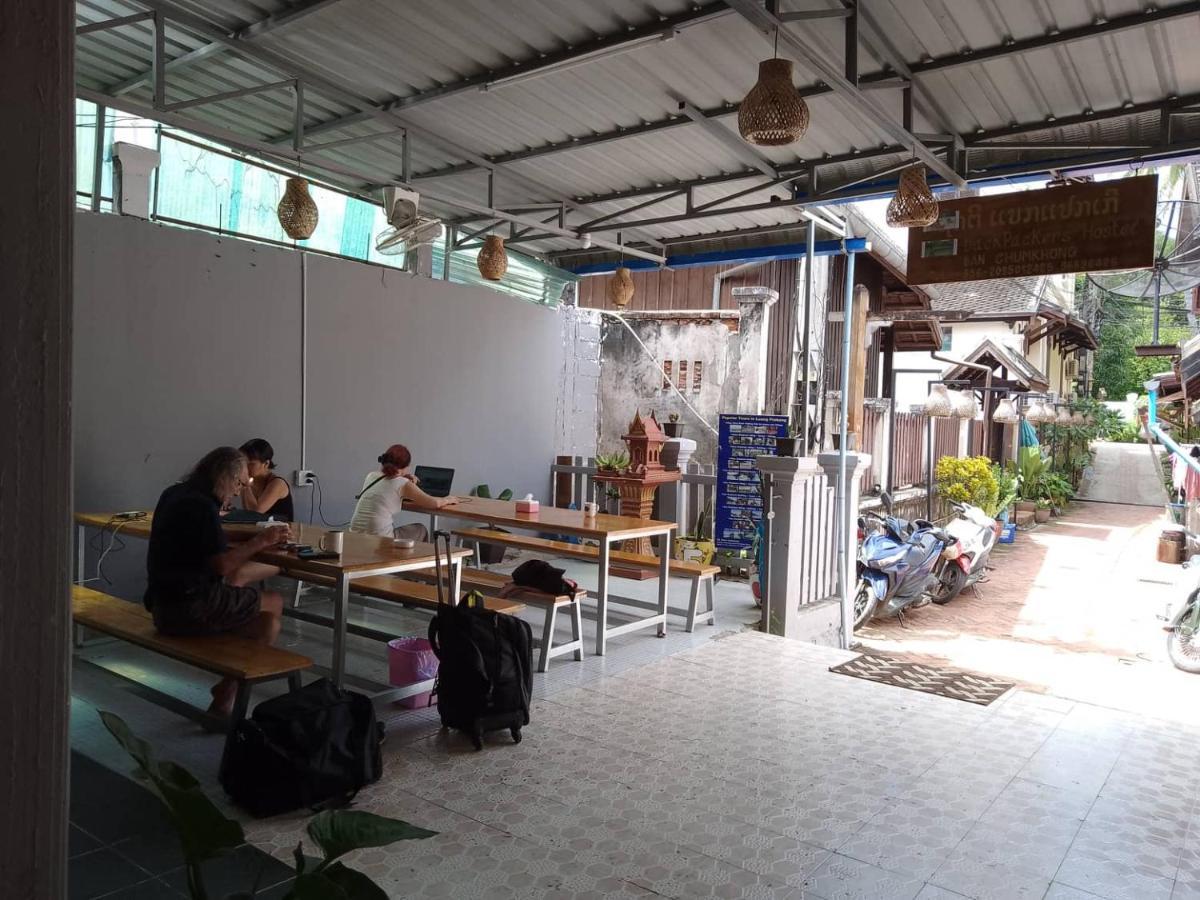 Funny Backpacker Hostel Λουάνγκ Πραμπάνγκ Εξωτερικό φωτογραφία